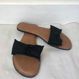 Black bow sandals
